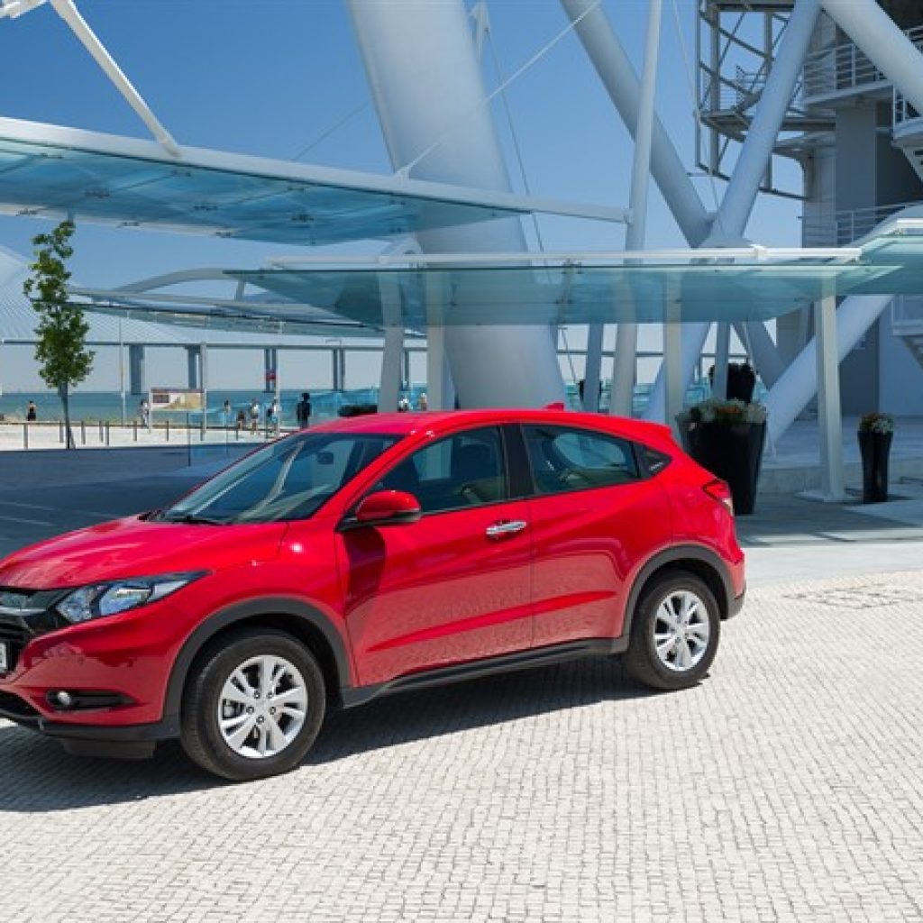 Ruumikas ja lihtne kõikjalsõitja Honda HR-V