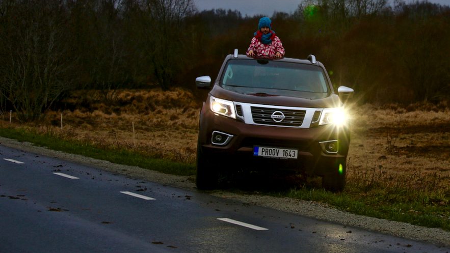 Uuring: iga kolmas autojuht kasutab autot peatades tulesid valesti