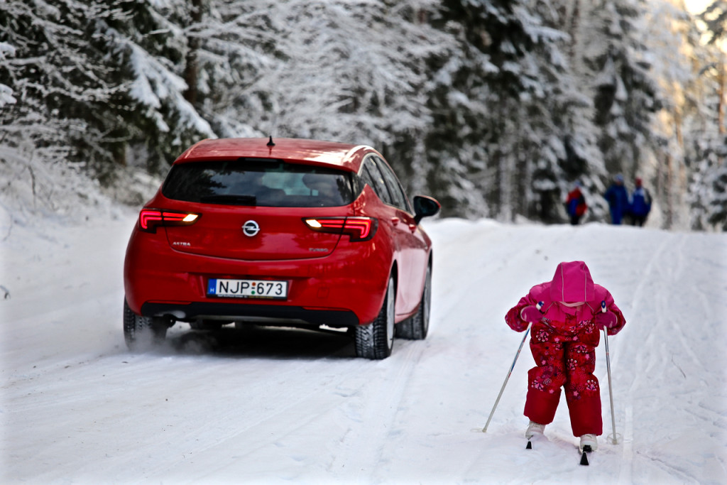 Talvise autosõidu ABC: nipid, kuidas auto suusapuhkusele sõiduks ette valmistada auto laps suusatamine