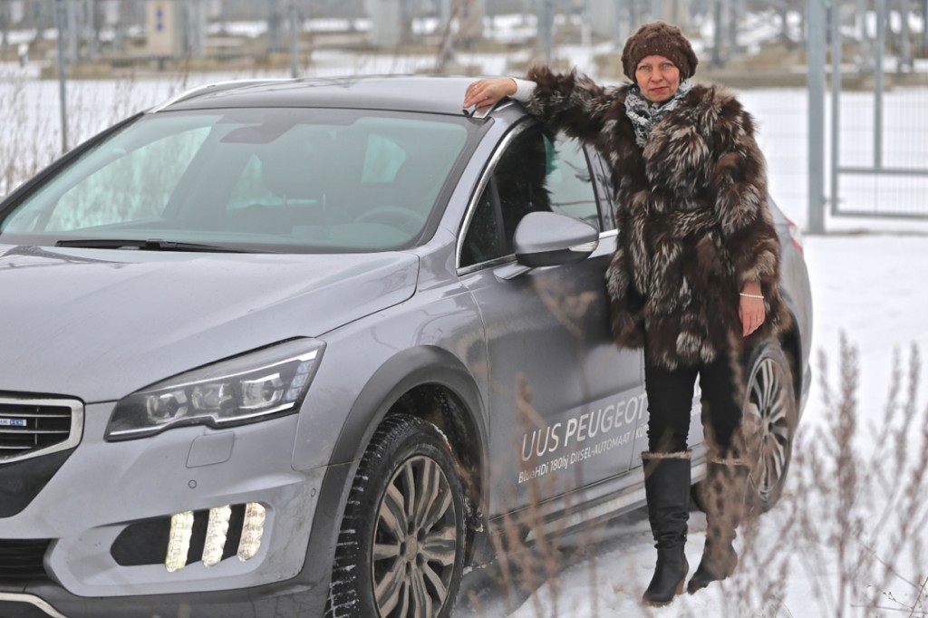 abc naine ja auto