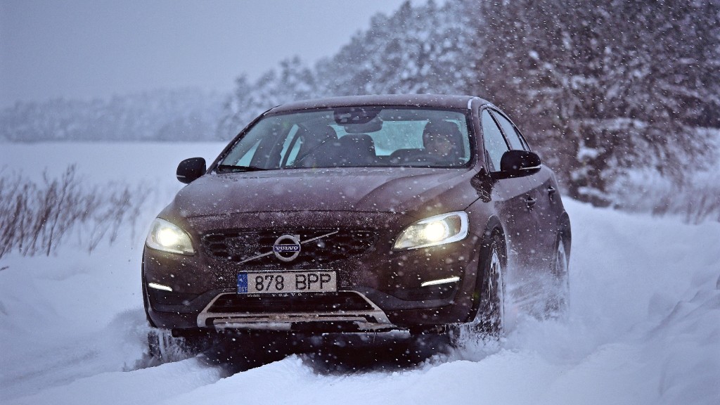 Tegude mees Volvo S60 Cross Country ehk vähem loba, pikem drift!