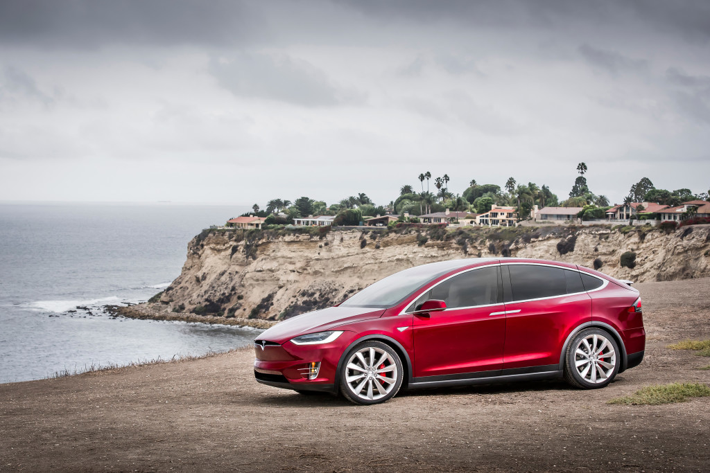 Tesla hädas: Saksamaa ja California survestavad loobuma Autopilot’i nimest Tesla