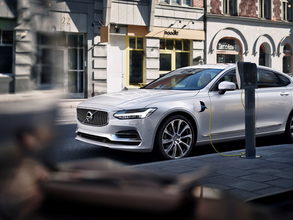 Volvo tahab 2025. aastaks müüa miljon vähemalt osaliselt elektri jõul liikuvat autot
