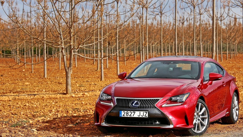 Lexus RC300h punane