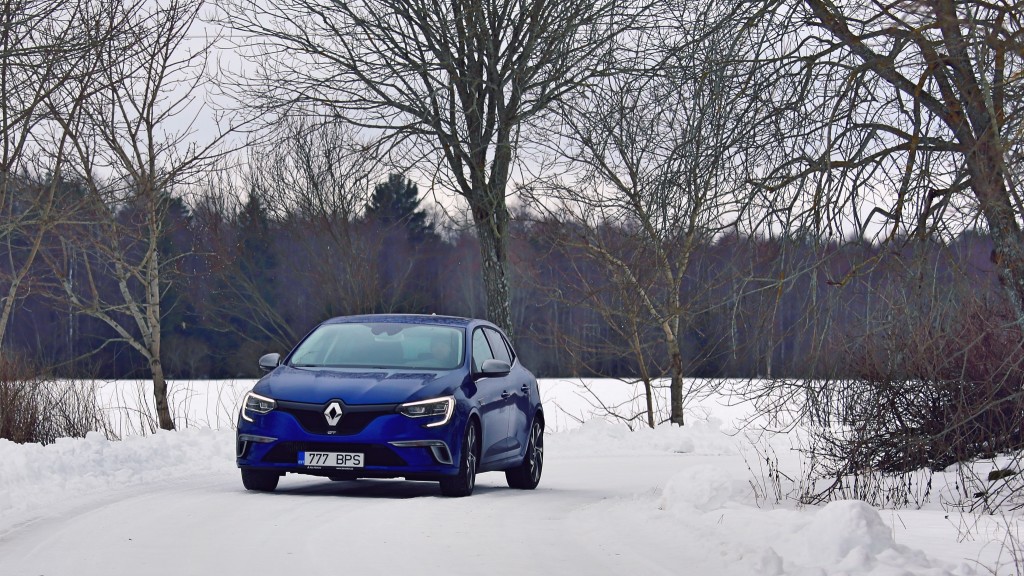 auto tuled Talv, Renault, Megane GT, Sinine