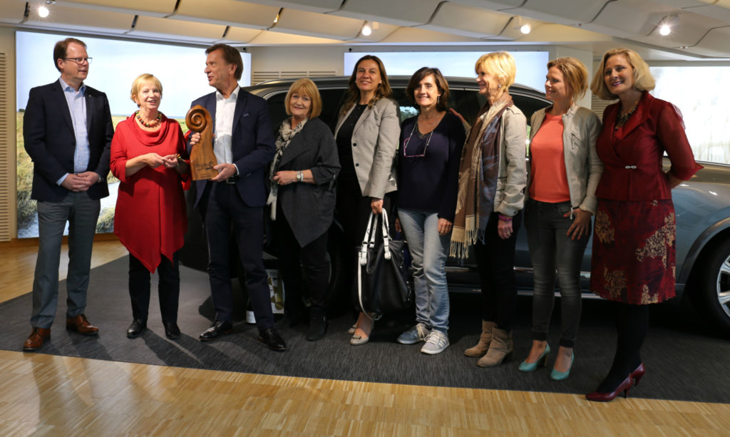 Volvo XC90 sai maailma naisautoajakirjanikelt kätte teenitud auhinna