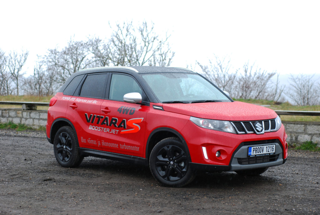 Väike värviline tarbeese Suzuki Vitara