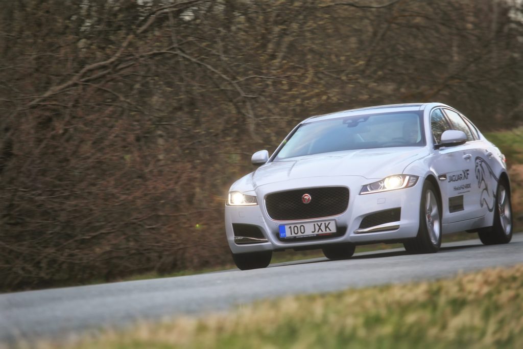 Jaguar XF, mugavusse mähitud kiirus ja jõud Jaguar