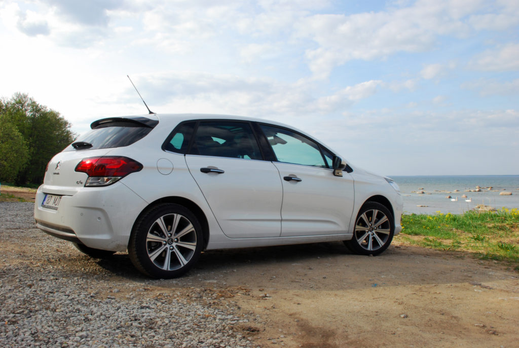 Pretensioonitu, ent töökas valge hiireke Citroën C4 Citroen C4