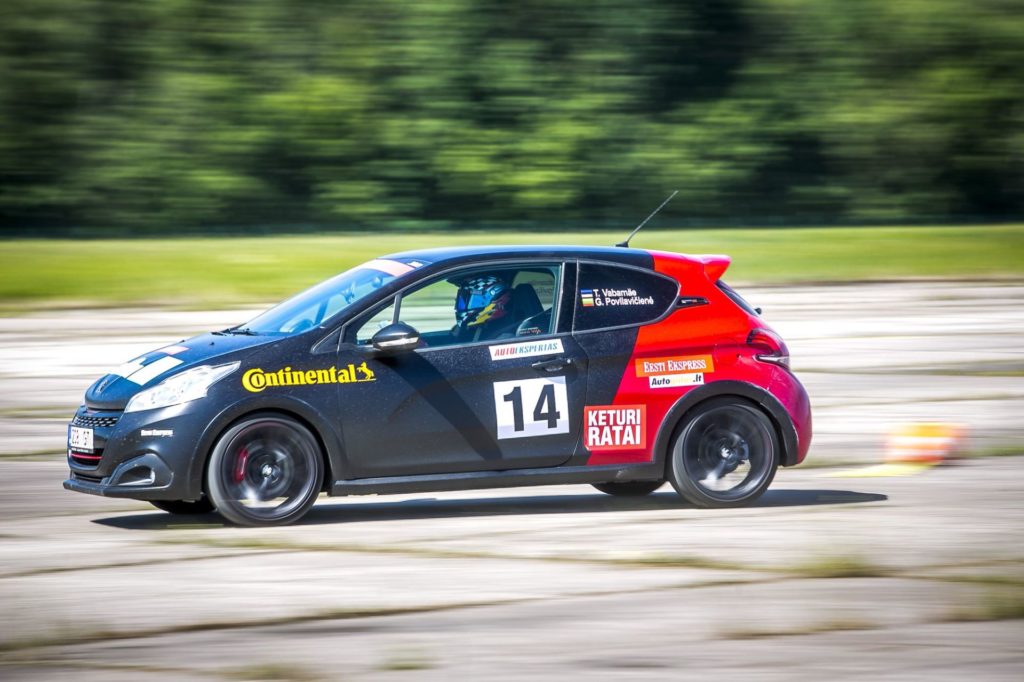 90/10 Peugeot 208 GTi ja leedulannaga ehk Vabamäe kümnes pressiralli Peugeot 208 GTi