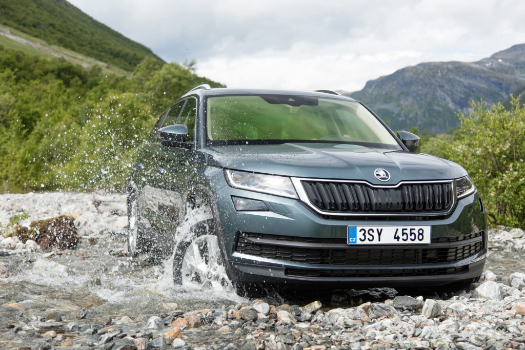 Otse esietenduselt: Škoda Kodiaq, Alaska karu Tšehhia moodi Kodiaq vees