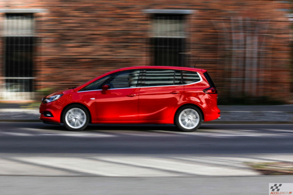 Pilk peale, käsi külge: uuenenud Opel Zafira sai moodsama väljanägemise