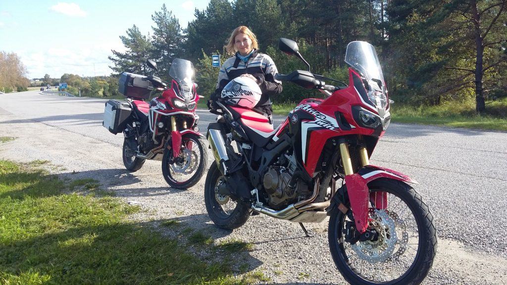 Honda Africa Twin, korralik seiklus lenksust tagaistme ja tööriistakarbini honda africa twin
