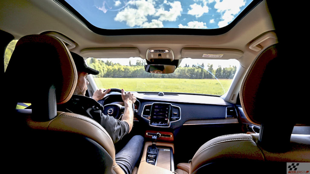 Video: Kõrvalised tegevused roolis jätavad auto ohtlikult pikaks ajaks juhita auto roolis mees volvo