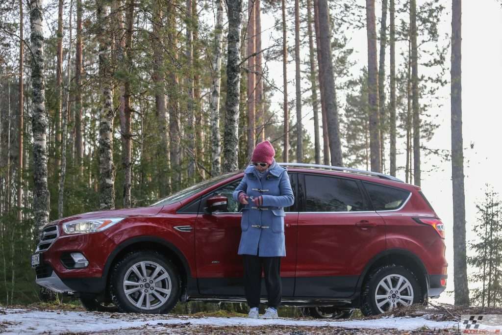 Ford Kuga: ei takista hanged, ei takista kraav, kui roolis on julge daam (või ka taat)