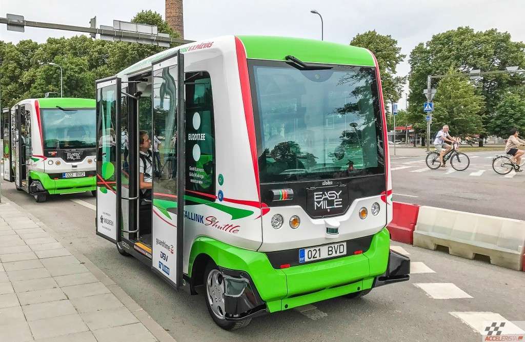 isejuhtiva bussiga