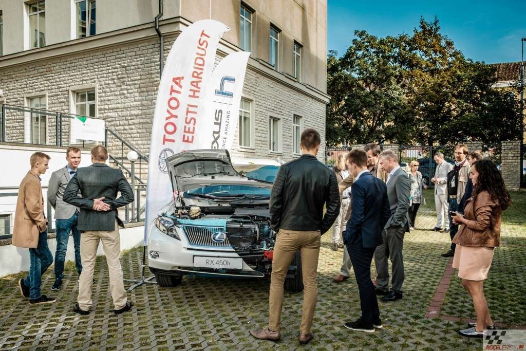 Tulevik kutsub! Kahes Eesti koolis saab nüüdsest õppida kõike hübriidajamitest