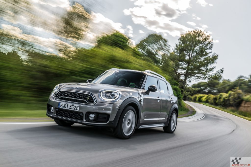 MINI Countryman pistikhübriid – rõõmurull tänava päikeselisemalt poolelt mini countryman s e