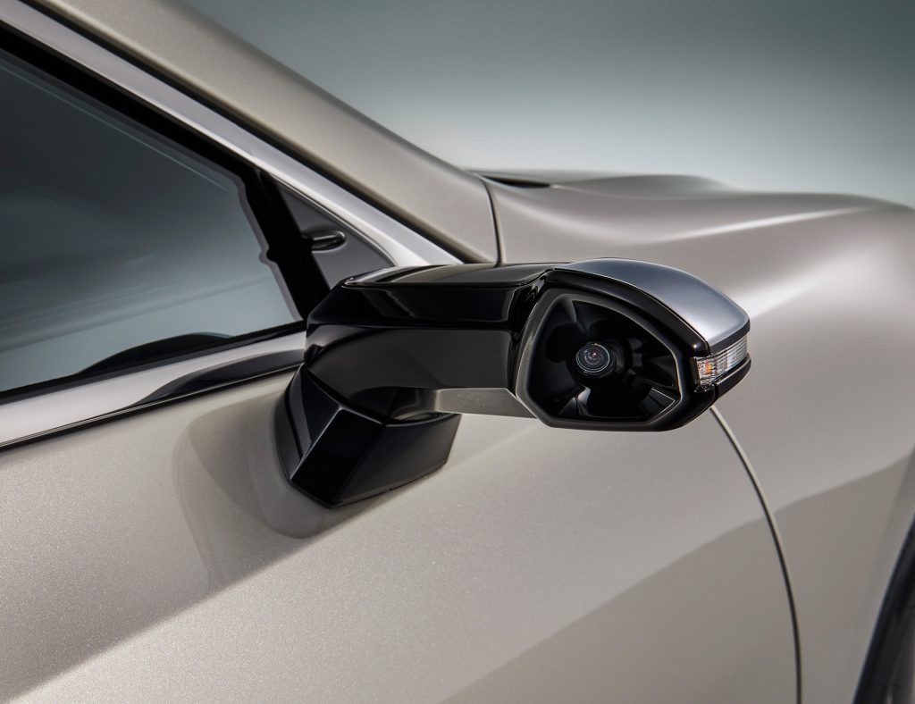 lexus digitaalne küljepeegel