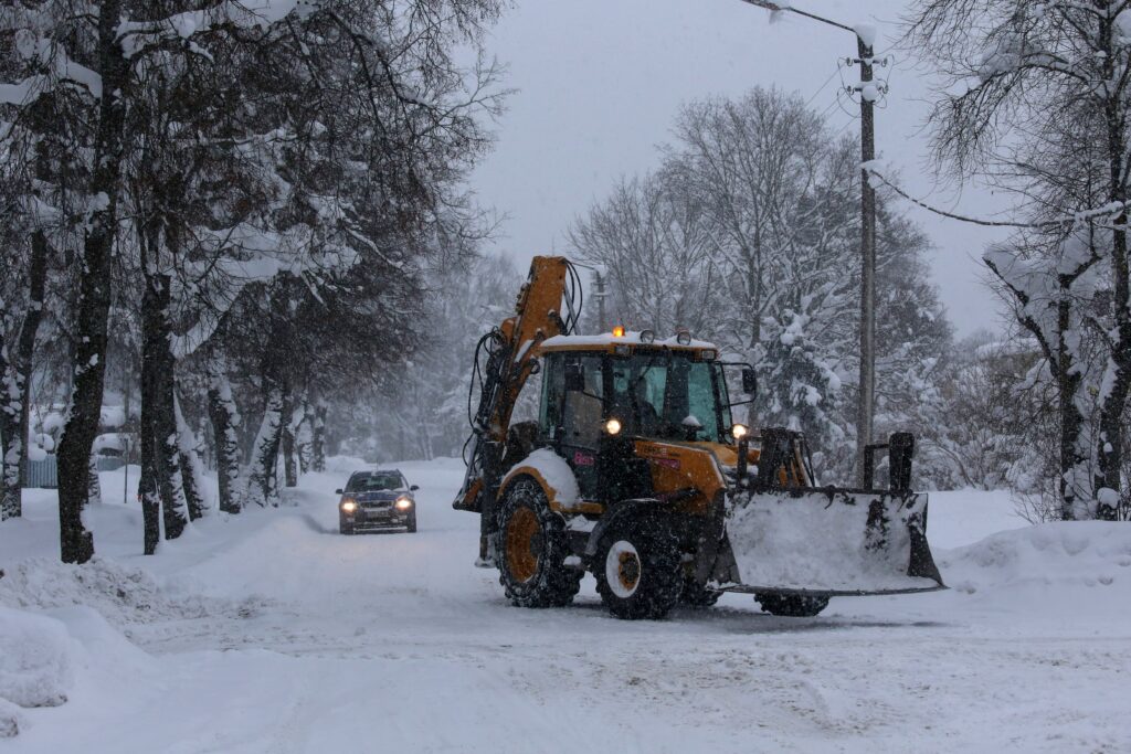 Talvise autosõidu ABC: nipid tuisus ja lumetormis liiklemiseks lumetormis ja tuisus