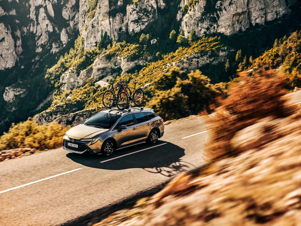Toyota Corolla perekond täieneb krossoveri ja noortepärase GR Sport versiooniga toyota corolla