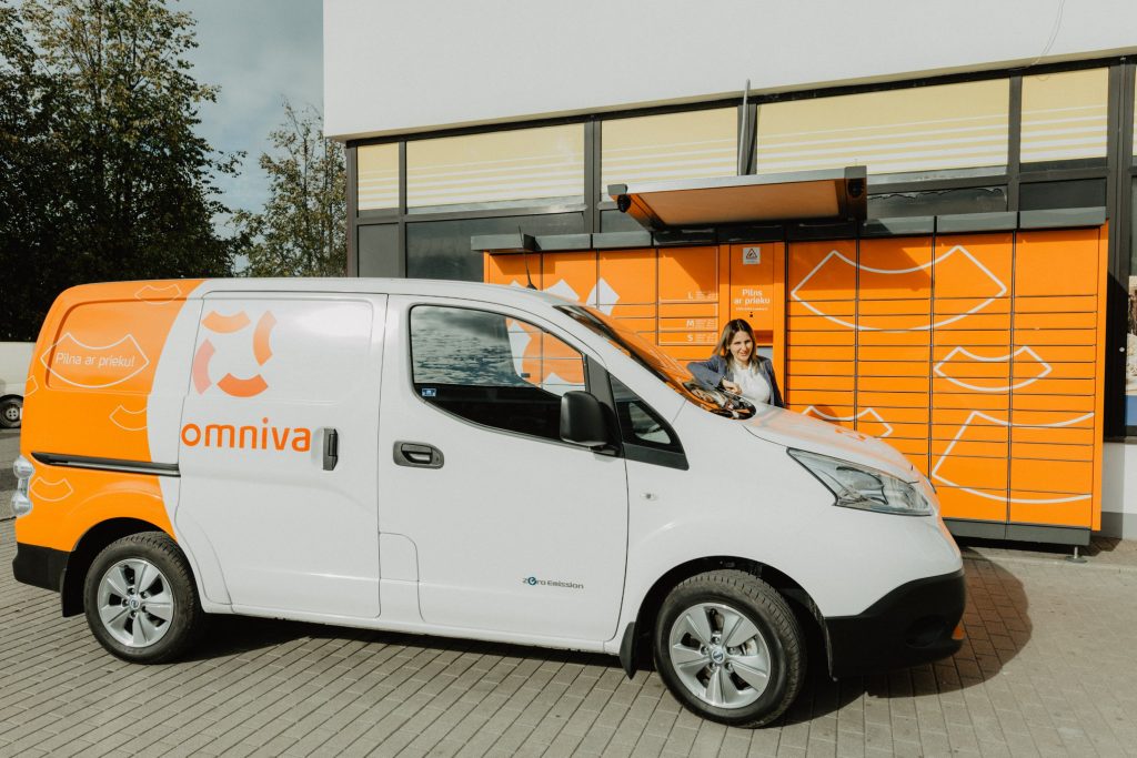 Omniva võtab kasutusele 70 elektrikaubikut: postimaailmas on see ainuõige samm omniva