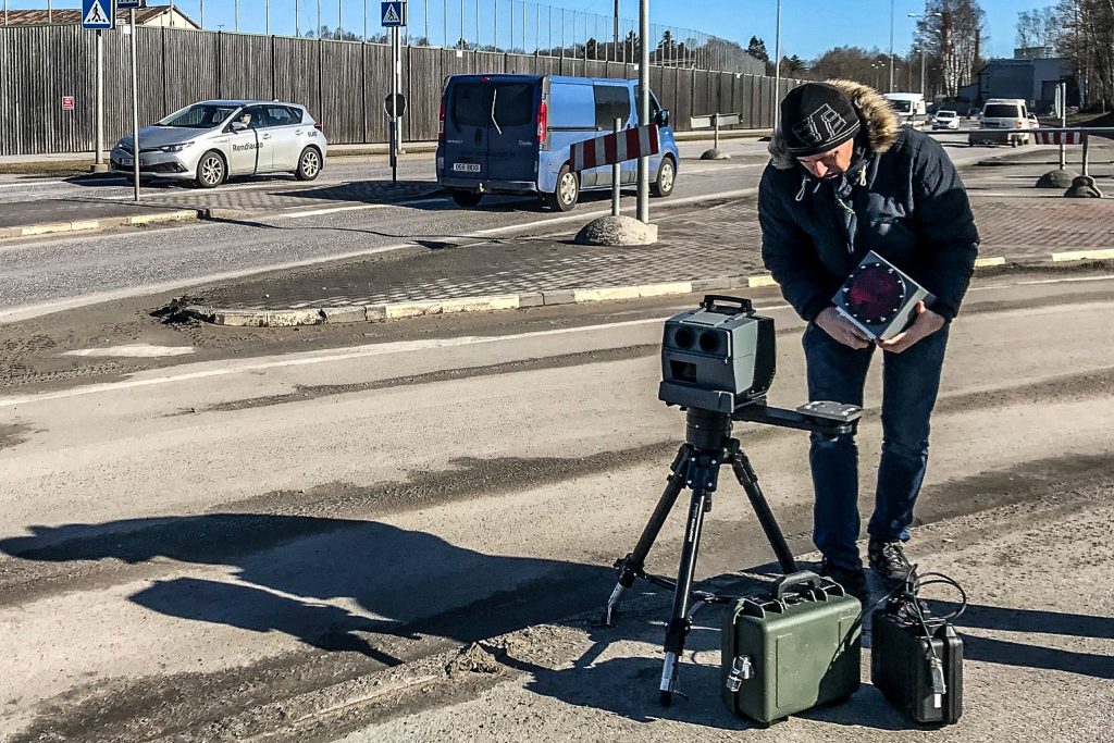 Politsei katsetab mobiilseid kiiruskaameraid: vaata, kuidas mõõtmine käib! politsei