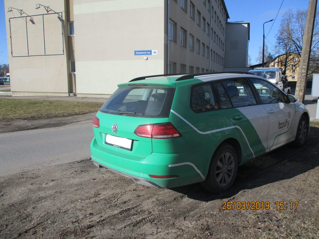 Mupo kaasab abijõude ja asub tööpäeva lõpul haljasaladel parkijaid sakutama mupo