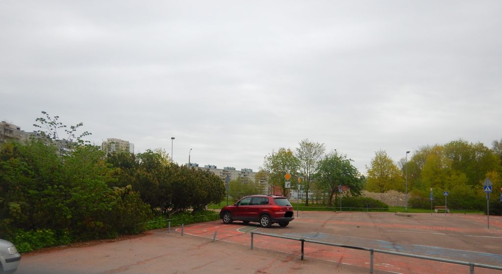 Pildikesi liikluskultuuritusest: auto laste liikluslinnakusse parkinud juhil jäi õigust ülegi liikluslinnakusse