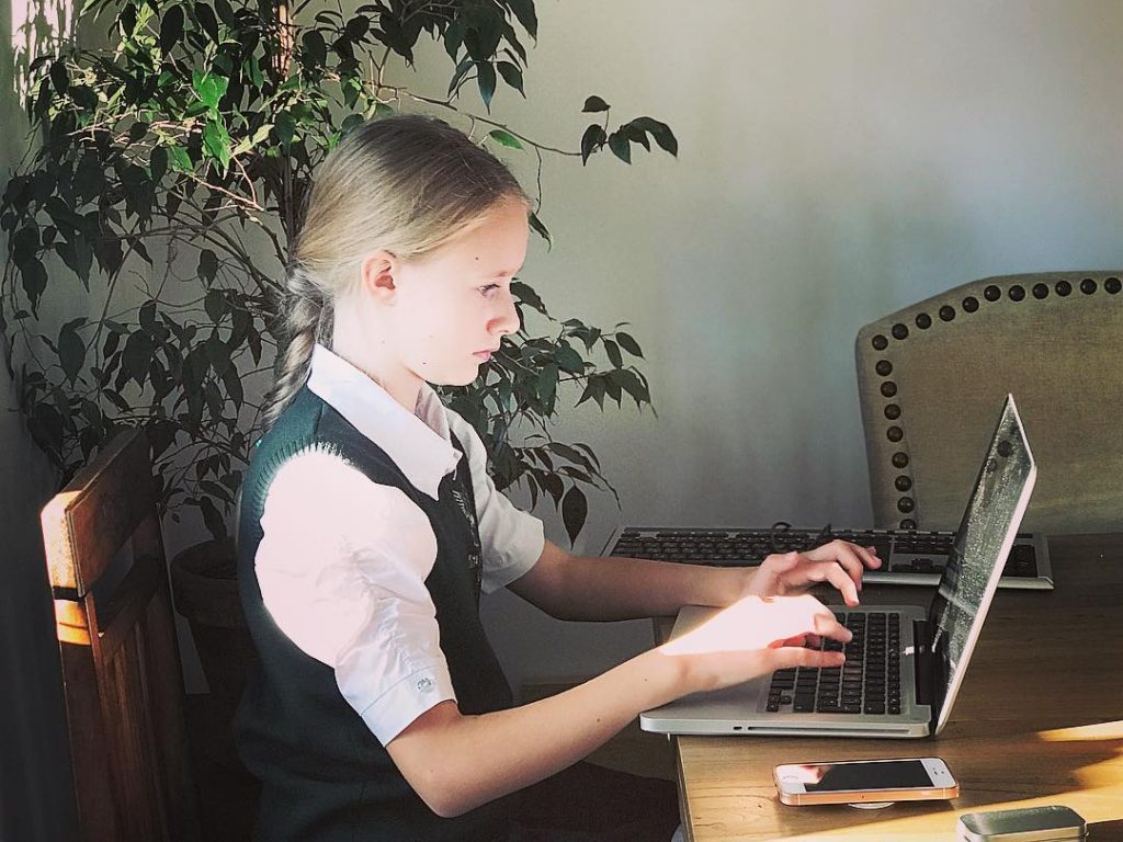 Interneti uudiskeskkonnad on tõusnud olulisimaks infoallikaks salasõnu wifi nutitelefon infoallikaks