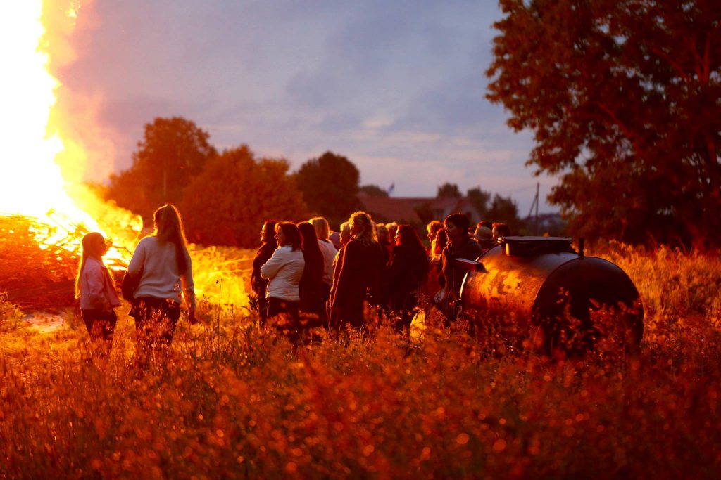 Joodikunäoga jaanipäev: viis lihtsat viisi, kuidas jaaniajal liikluses ellu jääda jaanituli