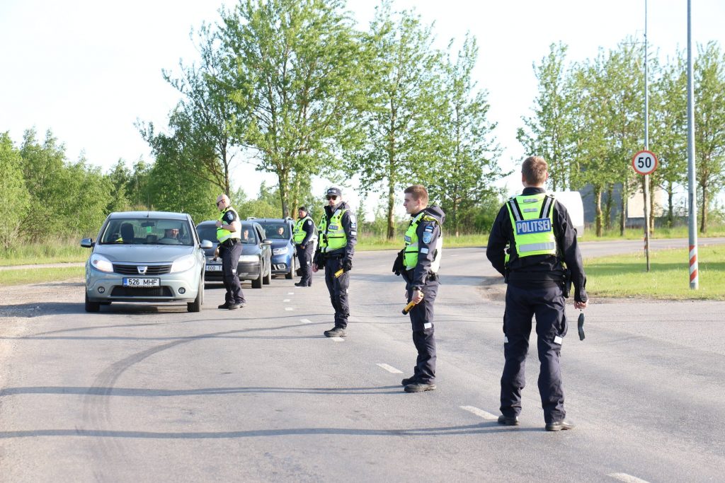 Roolijoodikute sitke sugu: jaanipäeval saadi kätte 114 “auru all” sõidukijuhti puhumisreid roolijoodik