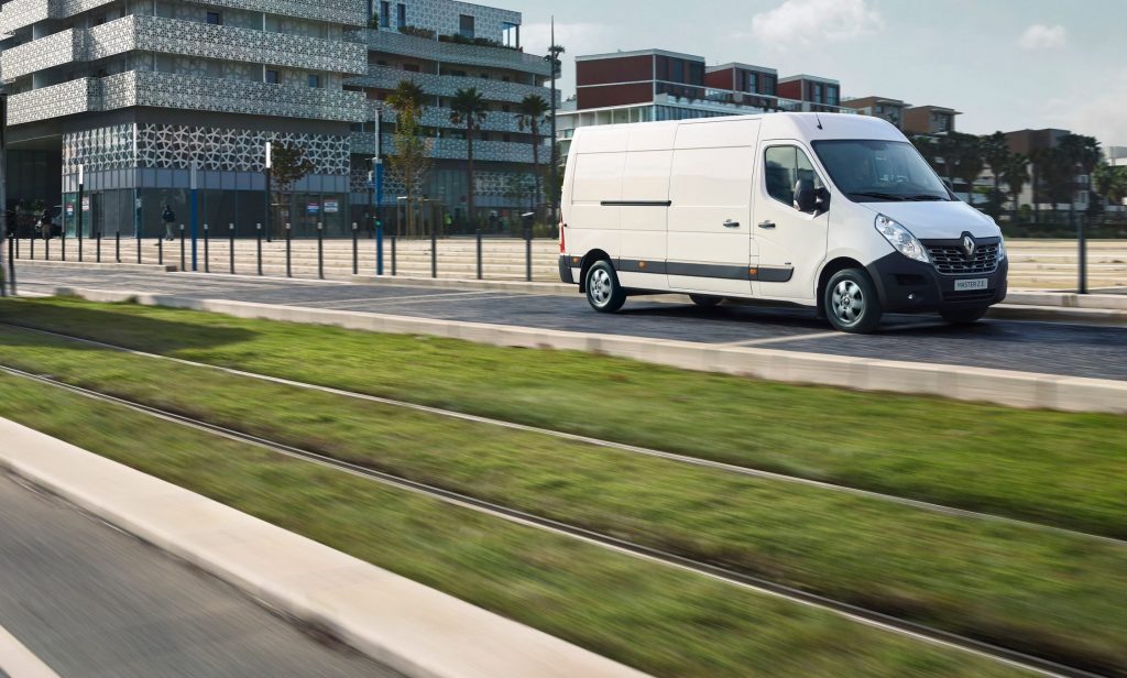 Pilk peale, käsi külge: Renault Master Z.E. – heas mõttes kiiksuga elektrikaubik renault master