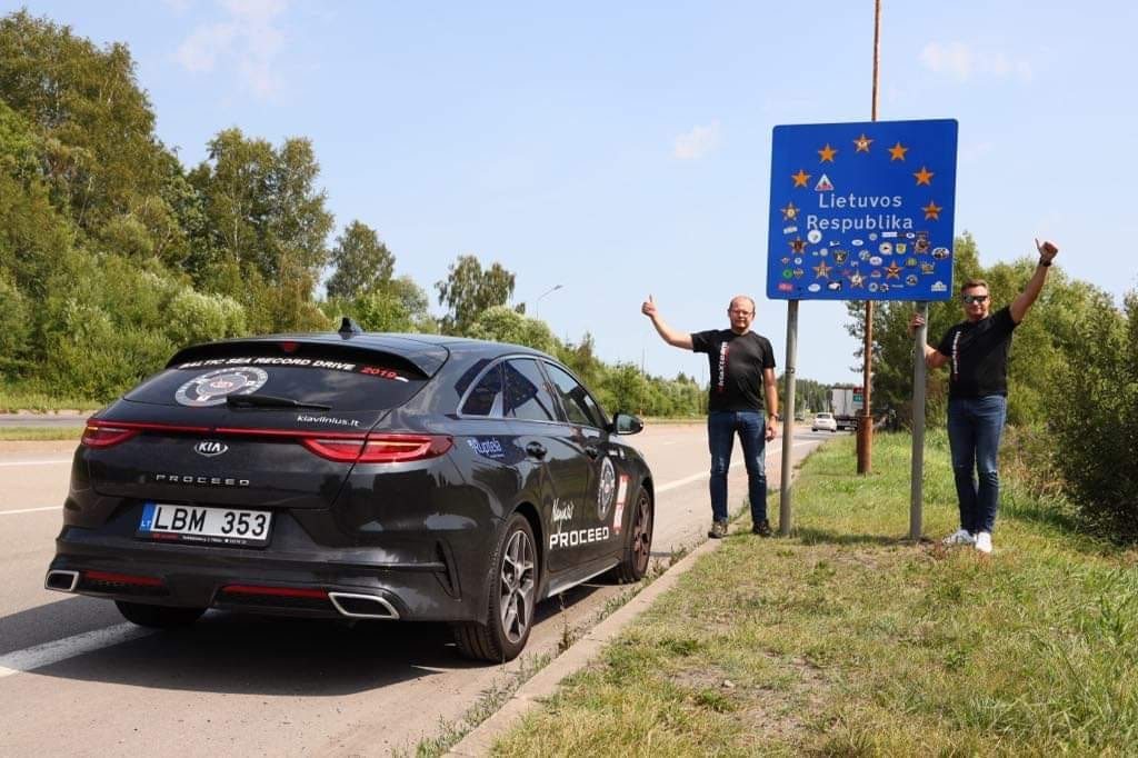Tehtud! Leedulased sõitsid 52 tunni ja 30 minutiga ümber Läänemere kia proceed vitoldas