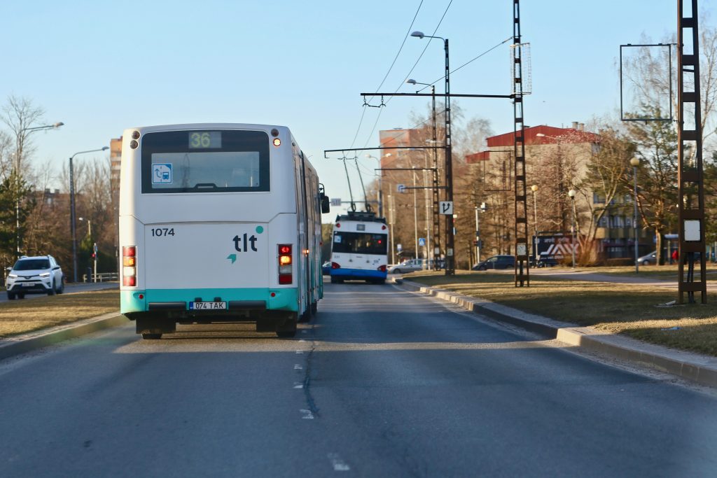 Vatitupsuühiskonna ilmingud: kui keegi bussis kukub, on süüdi bussijuht!? bussis