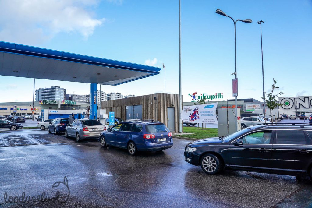 GALERII: Tunnike tasuta CNG-tankimise võimalust pani tanklad kihama cng