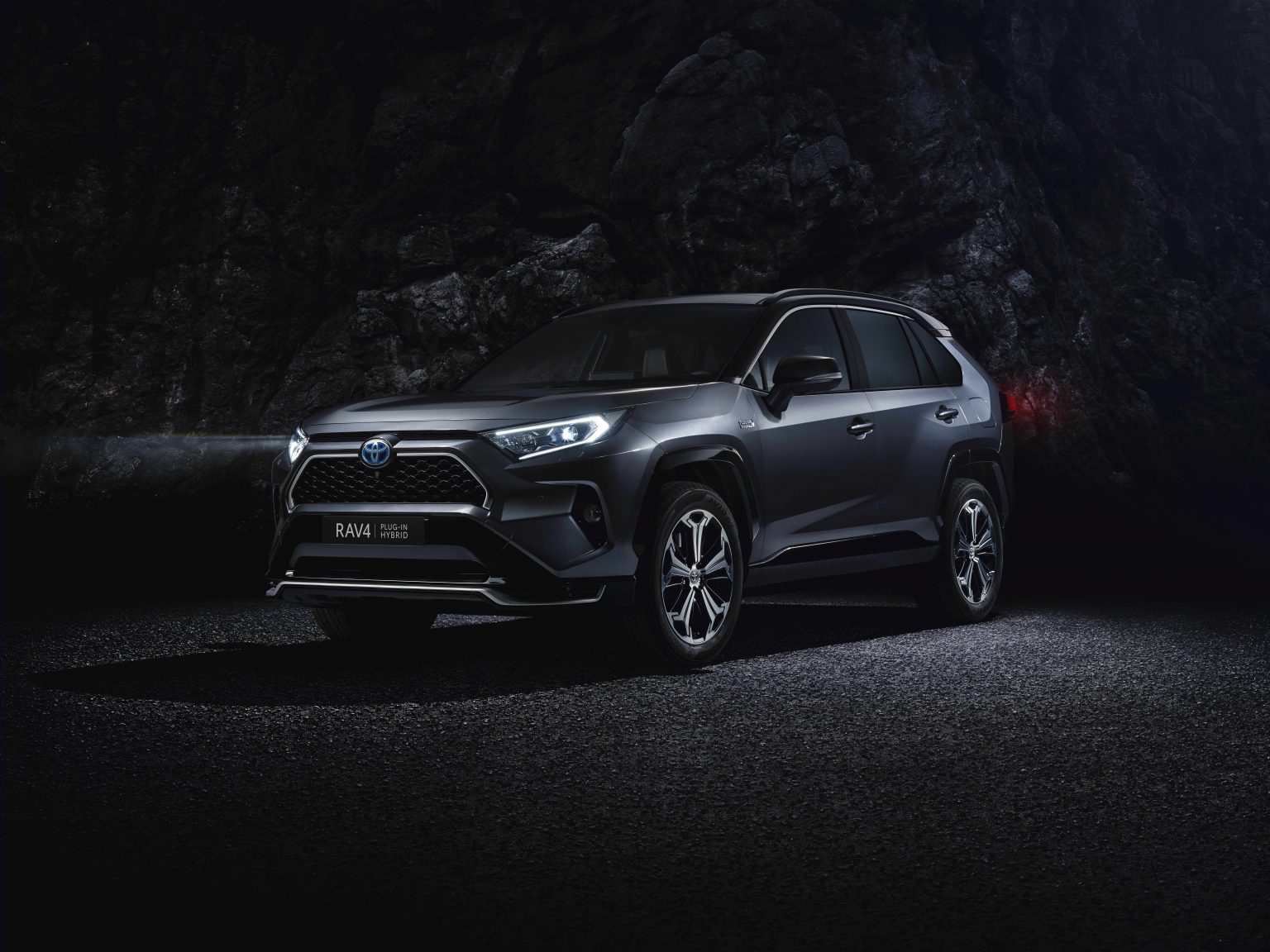 Toyota esitleb Los Angelese autonäitusel RAV4 pistikhübriidi toyota rav4 pistikhübriidi