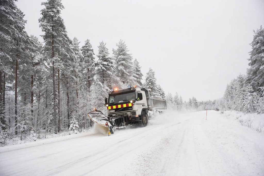 Soome kogemus: teede talvise korrashoiu puhul arvestatakse keskkonnaga Sahk lumi talv