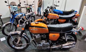 GALERII: vanamootorrattafännid kogunesid Central Classics motolaadale