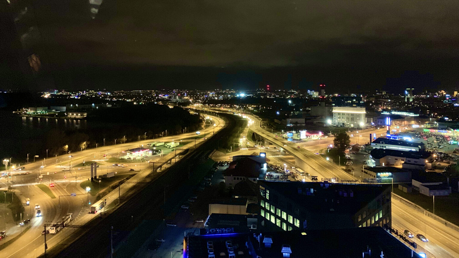 Järgmised viis ja pool aastat jätkab Tallinna valgustamist Elektrilevi järgnevad viis aastat valgustab tallinna elektrilevi