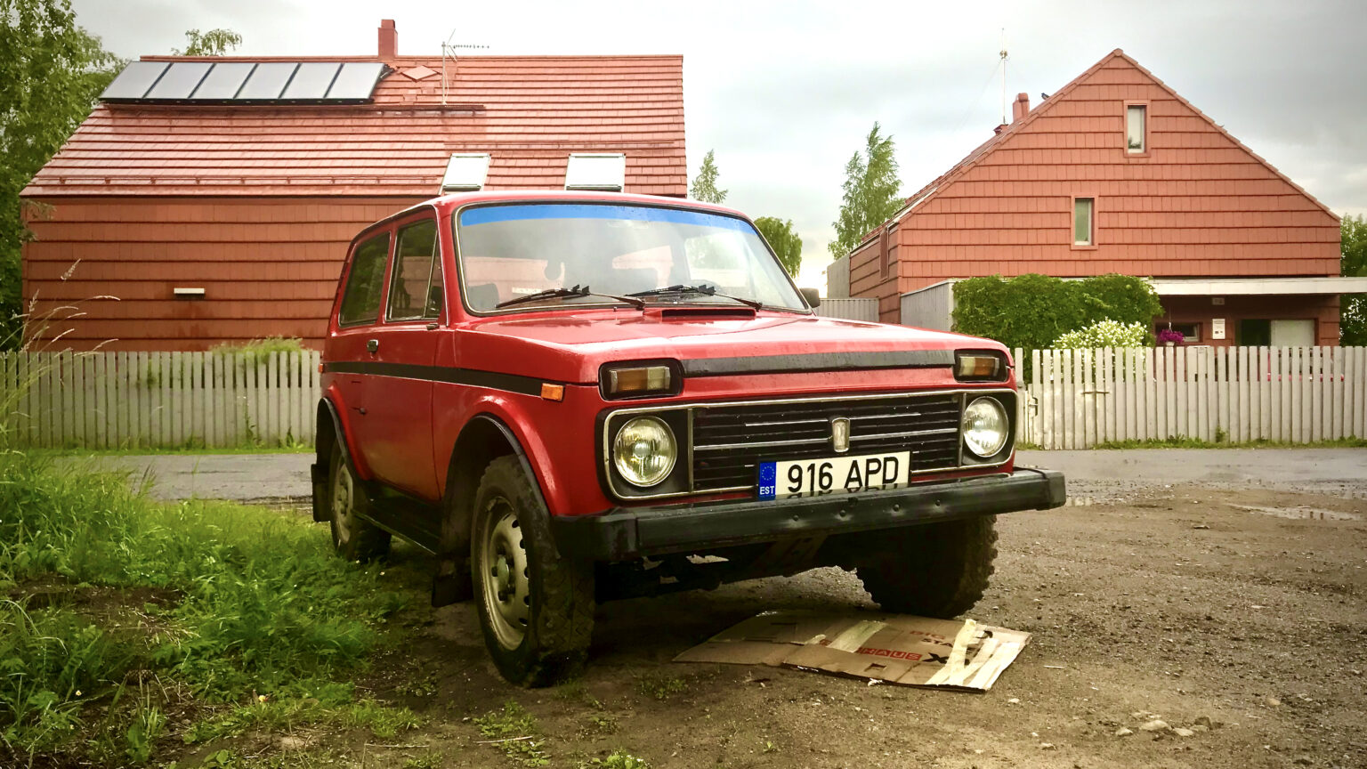Naer läbi pisarate: tabati autovaras, kes ärandas vaid vanainimeste Nivasid autovaras nivasid