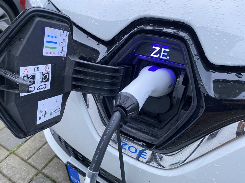 9 EL liikmesriiki tahavad tähtaega sisepõlemismootoriga autode keelustamiseks