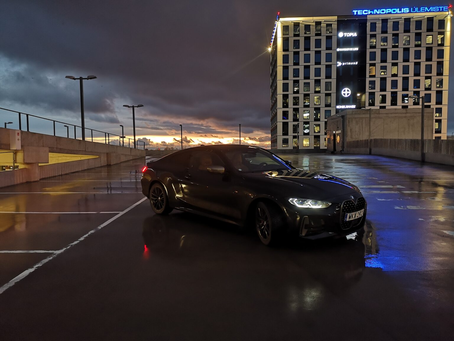 Pilk peale, käsi külge: BMW M440i xDrive kupee BMW M440i xDrive 2021