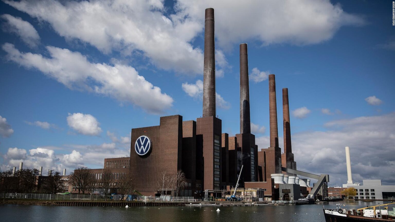 VW Wolfsburgi tehas vireleb akuelementide ja ränikiipide puuduse käes VW Wolfsburgi tehas