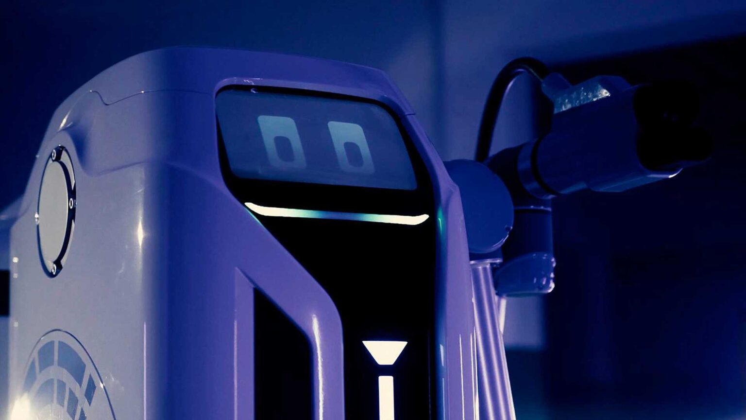 VW esitles võimalikku tulevikuabilist – autode laadimisrobotit Volkswagen laadimisrobot
