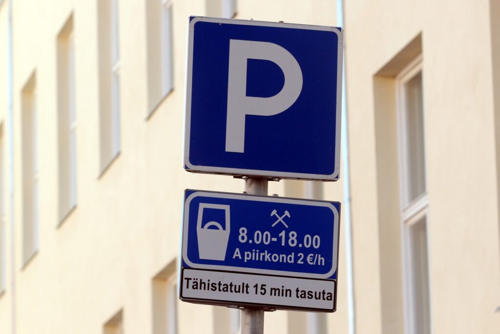 Tartu kesklinna parkimisalade info leiab uuelt kaardirakenduselt Parkimine märk