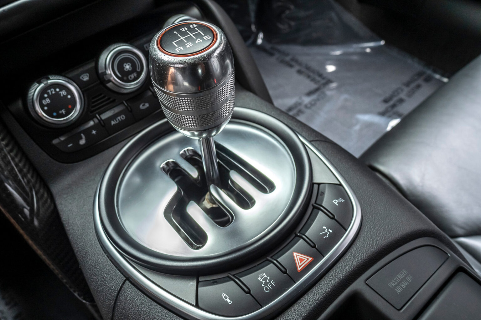 Kui paljud ameeriklased oskavad käsikastiga sõita? Audi R8 käsikast