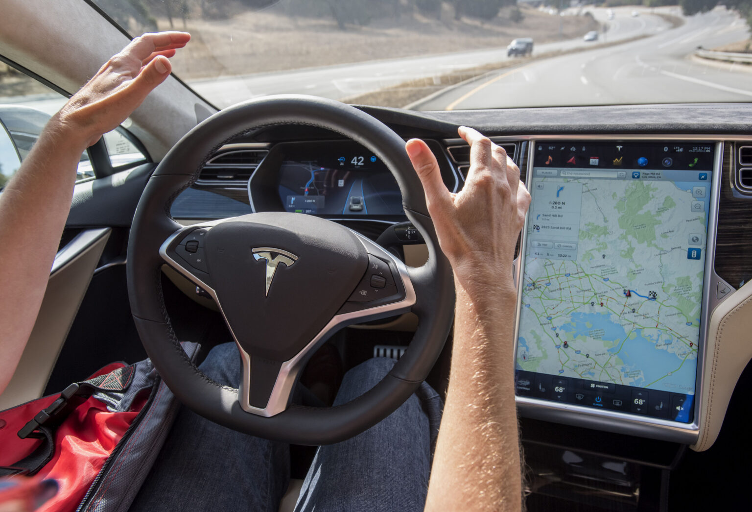 Tesla “kutsus tagasi” 129 960 üle kuumeneva protsessoriga autot Tesla Autopilot, Getty Images