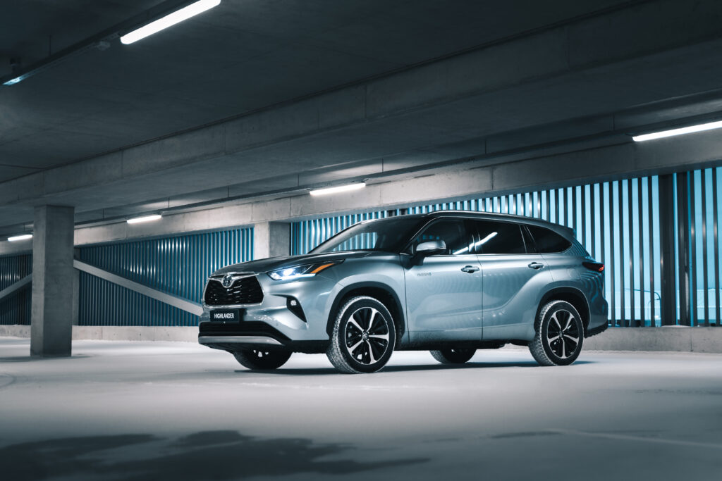 Toyota suurim hübriidmaastur Highlander on kohal Toyota Highlander