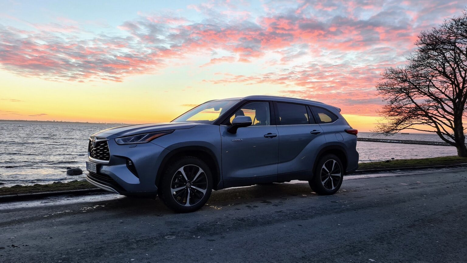 Hübriid täidab lünga elektriautode taristus Toyota Highlander